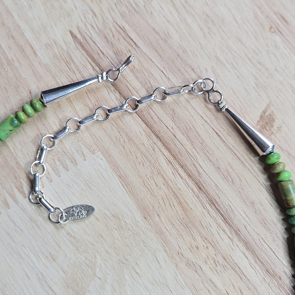 NA Running Bear Green Gaspeite Bead Necklace - Picture 6 of 7